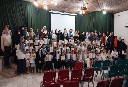 عرضه تولیدات هنری و فرهنگی کودکان و نوجوانان نوشهر در بازارچه صنایع کوچک